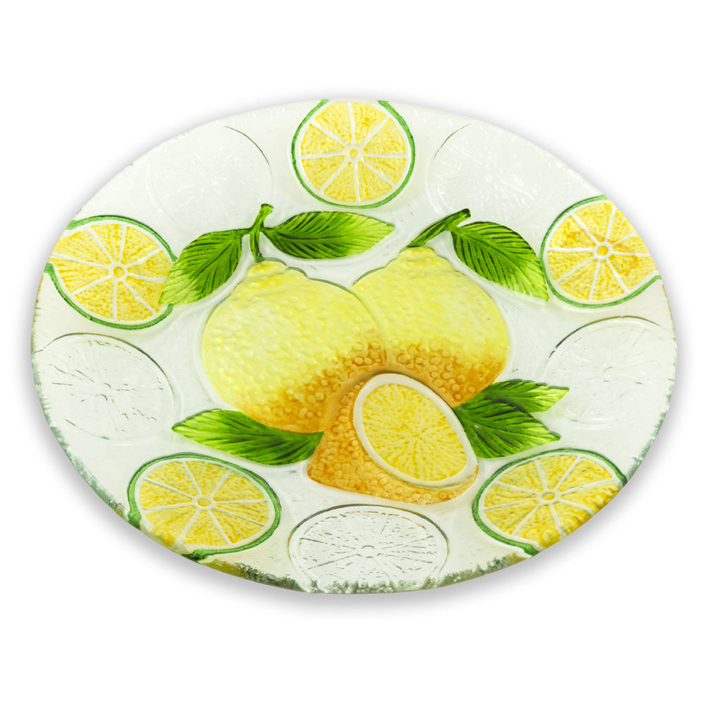 Plato de vidrio con limones