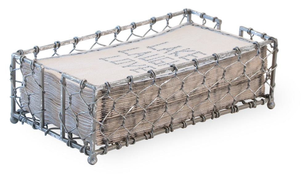 Cesta para invitados de alambre de gallinero con papel de aluminio plateado